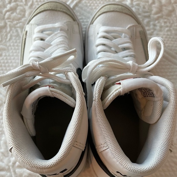 Nike Blazer Mid '77 High Top Sneakers Black/White 4.5Y/6W
Basketball Vintage - Picture 9 of 9